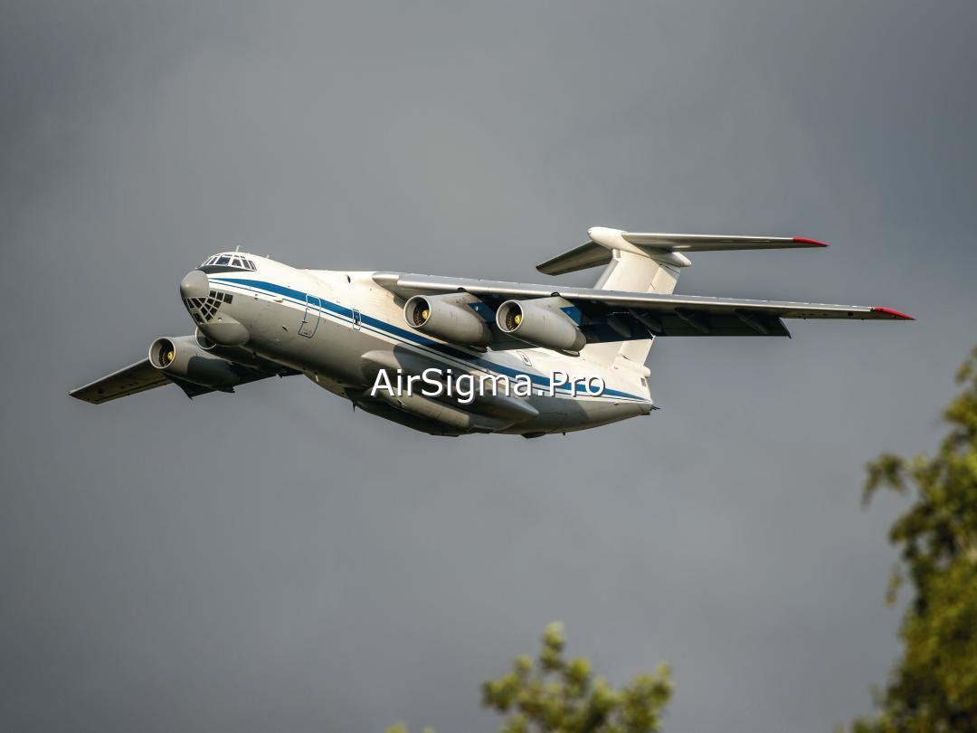 Photo of IL-76 taking off